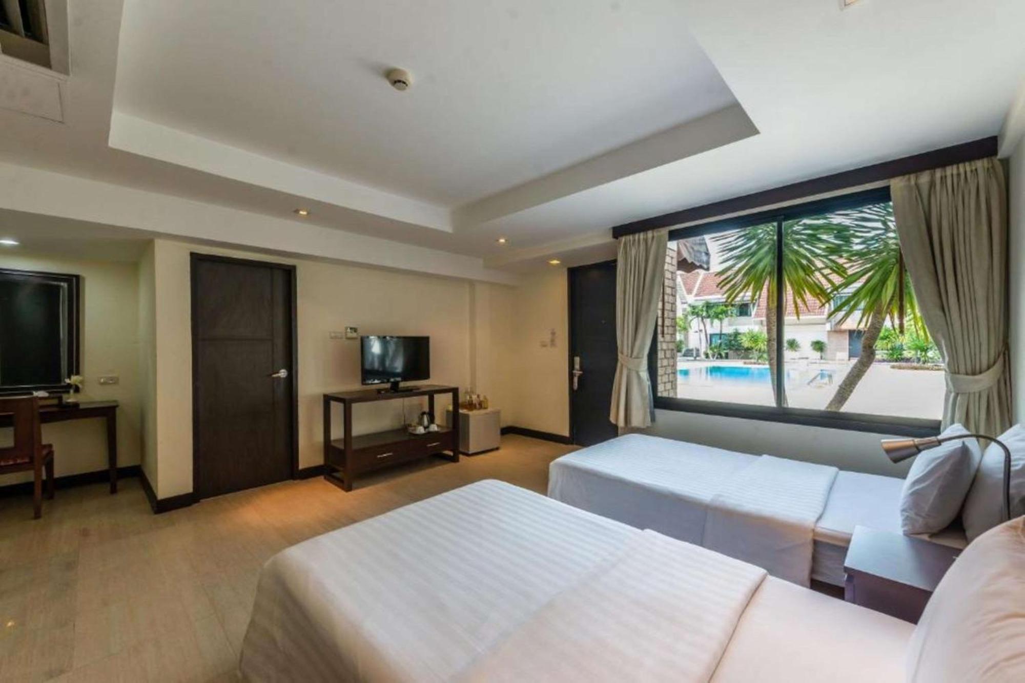 Hotel Tropicana Pattaya Exterior foto